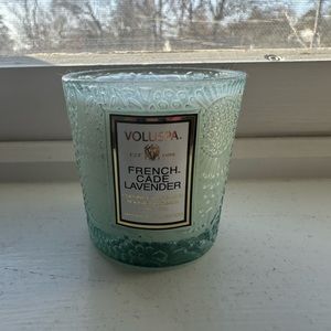 VOLUSPA FRENCH CADE AND LAVENDER CANDLE